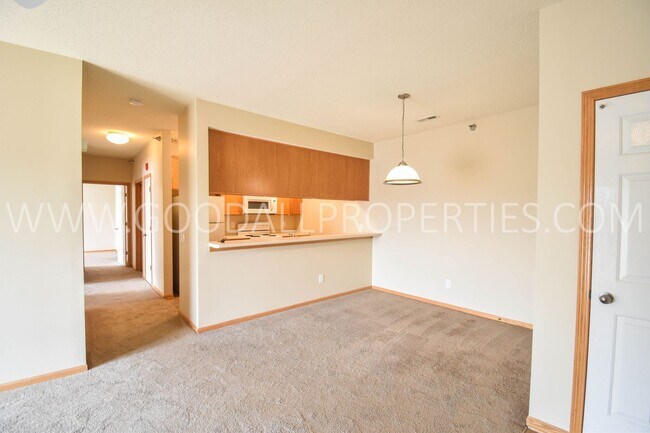 Foto del edificio - 3 Bedroom 2 Bath Condo with 1 car detached garage !