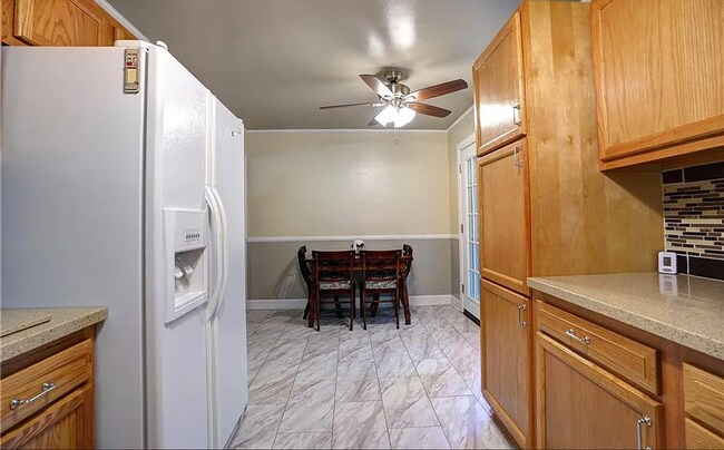 Foto del edificio - Three Bedroom Two and Half Ranch Style hom...