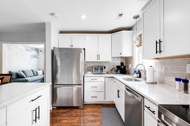 Foto del edificio - 1205 Blue Jay Ln