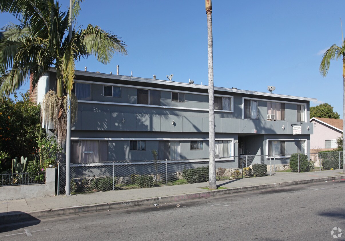 Foto del edificio - 7015 Rugby Ave