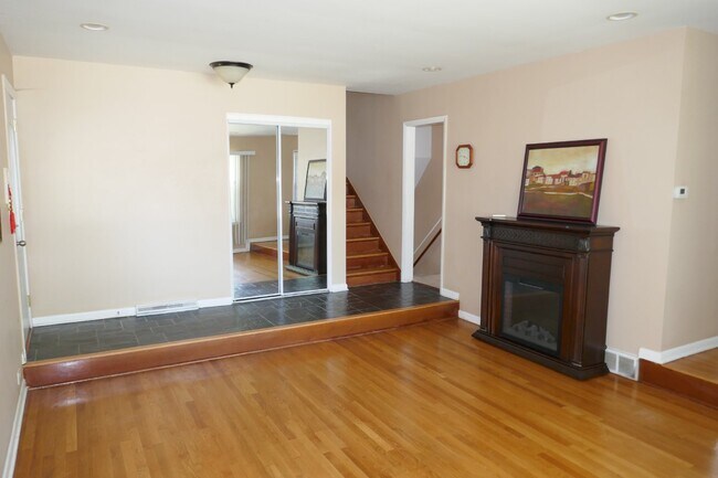 Foto del edificio - 4 Bedroom 2 Bath Home in Morton Grove