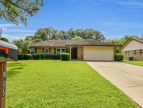 Building Photo - 805 Bluebonnet Ln