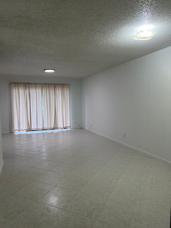 Foto del edificio - 3111 Oakland Shores Dr