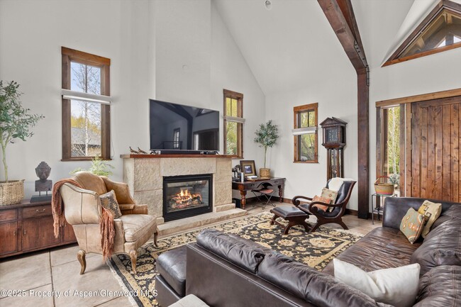 Building Photo - 160 Equestrian Way