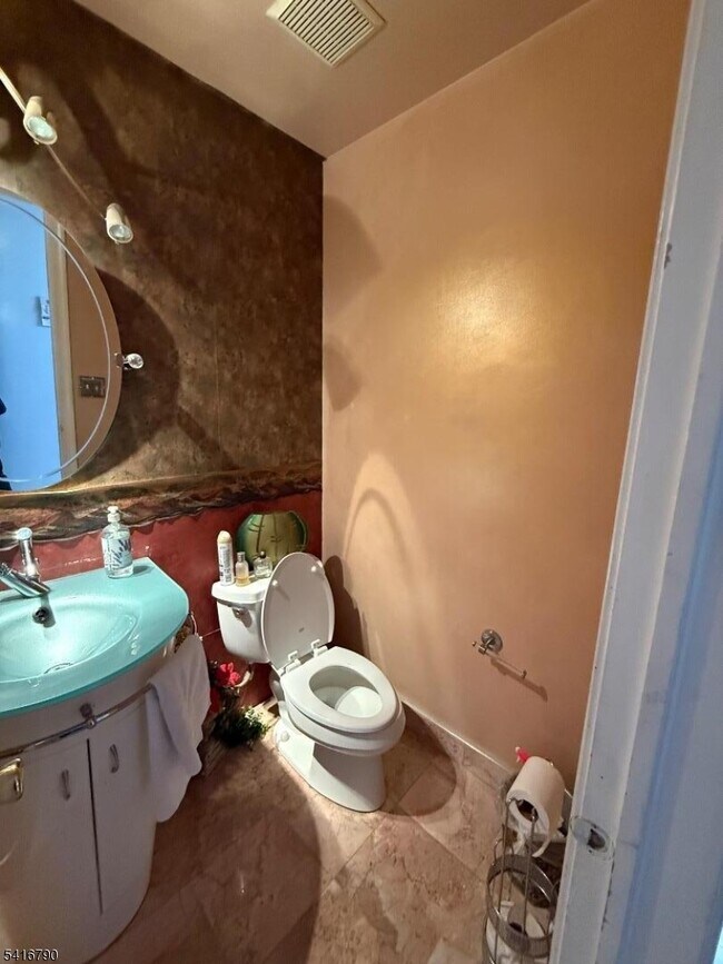 Foto del edificio - 195 Matlook Pl