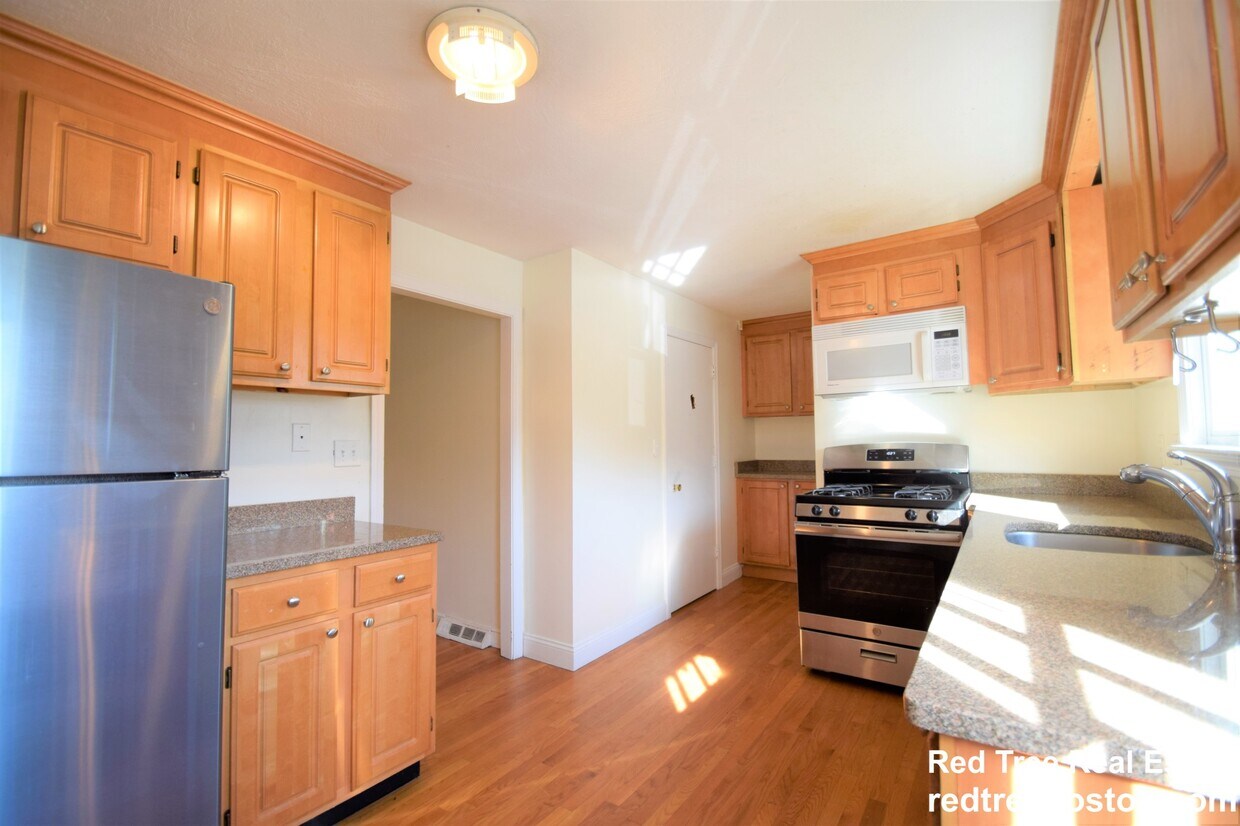 10 Rodgers Ave, Dedham, MA 02026 Townhome Rentals in Dedham MA