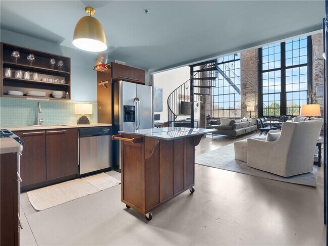 Foto del edificio - 170 Boulevard NE