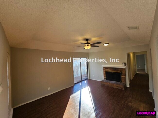 Building Photo - ****SECTION 8-OK***** 2 BEDROOM DUPLEX IN ...