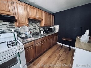 Building Photo - 509 Medford St