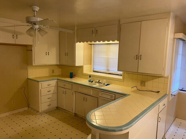 Foto del edificio - 1260 W Poplar Ave