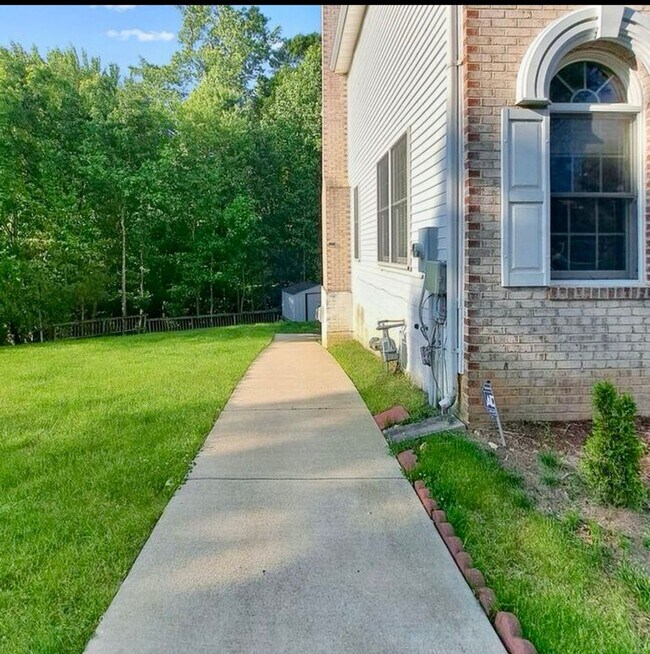 Foto del edificio - Amazing 5 BR/3.5 BA Single-Family Home in ...
