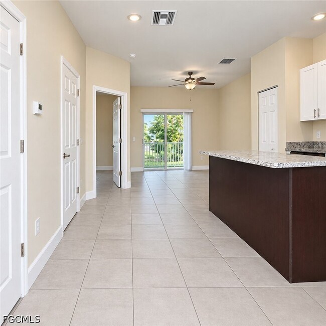 Foto del edificio - 3325 SW 8th Pl