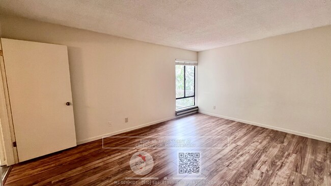 Building Photo - Beautiful spacious one bedroom on the top ...