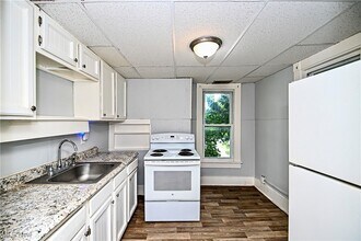 Building Photo - 825 7th St NW