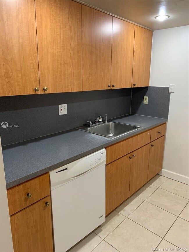 Foto del edificio - 14415 N Kendall Dr