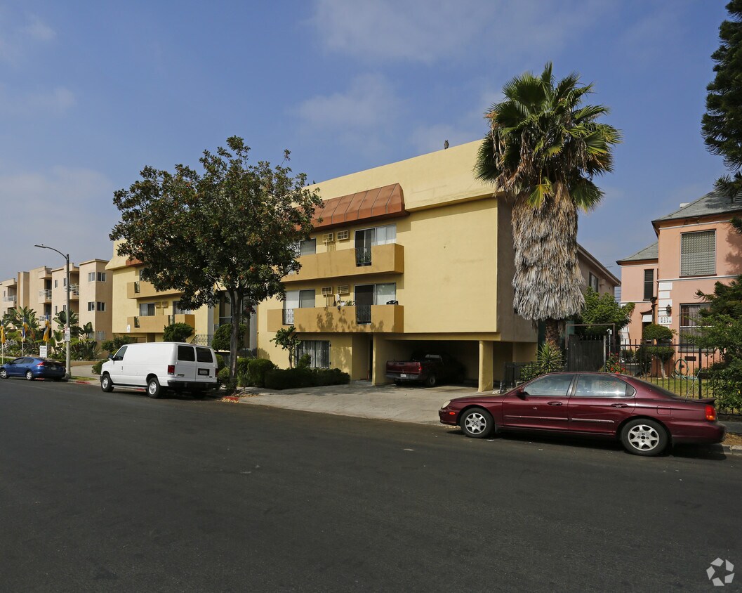 Building Photo - Mansard
