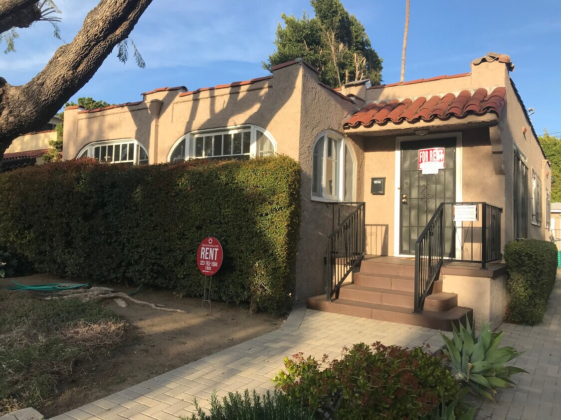 Front - 1014 N Harper Ave