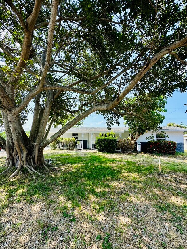 Building Photo - 1455 NE Silver Maple Way