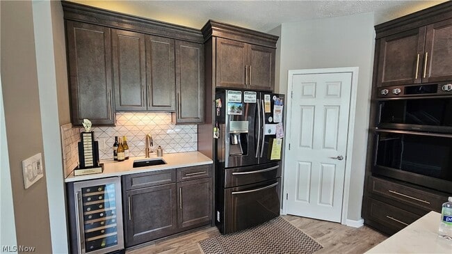 Foto del edificio - 9337 Ellis Way