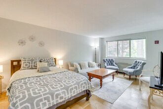 Building Photo - 2710 Macomb St NW