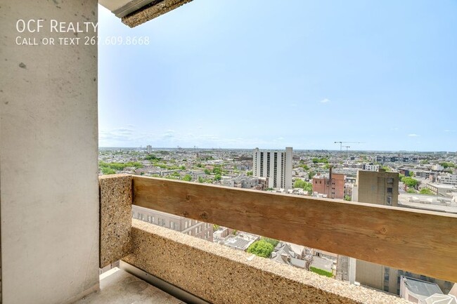 Building Photo - Center City One Condo