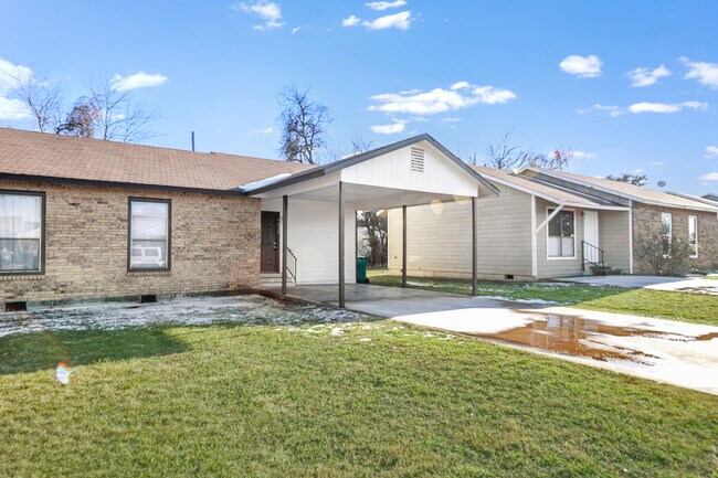 Building Photo - 1622 Kelly Dr