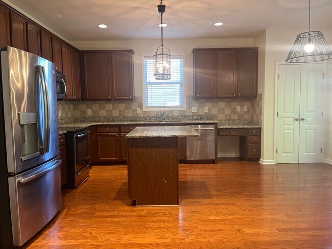 Photo - Spacious 5 Bed/3 Bath Residence, Near High... House