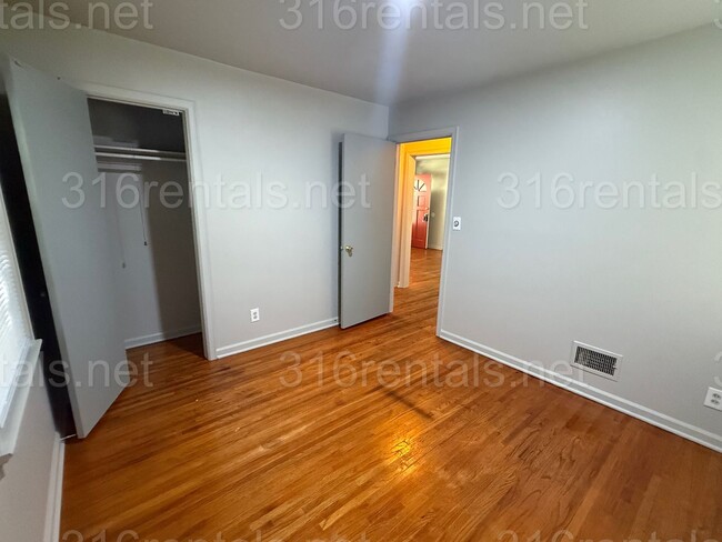 Foto del edificio - $999 - 2 bedroom / 1 bathroom - Single Fam...
