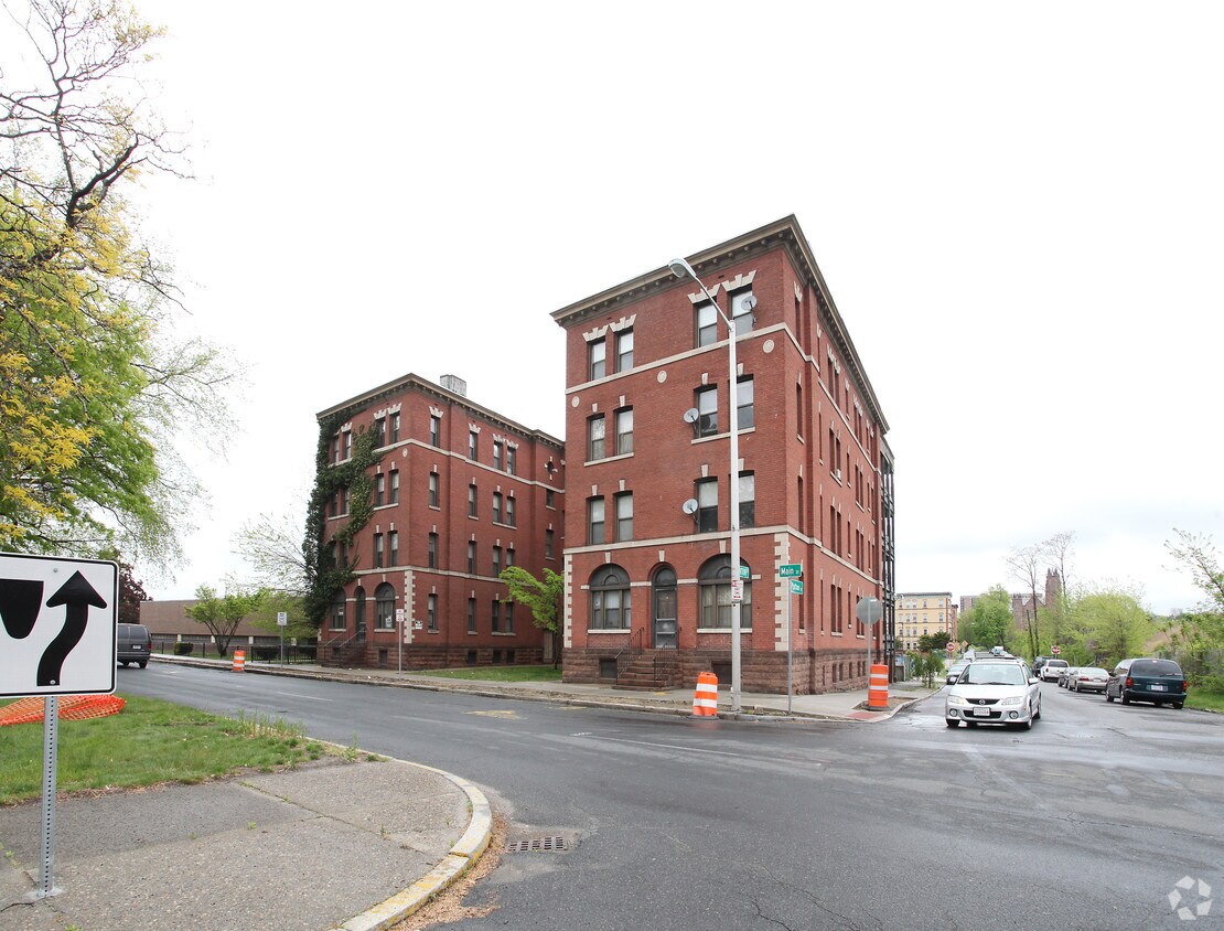 Primary Photo - 2147 Main St
