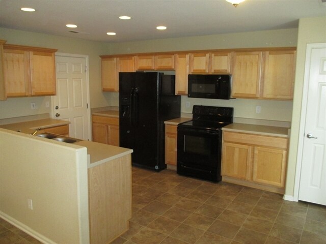Building Photo - 802 Sunrise Dr