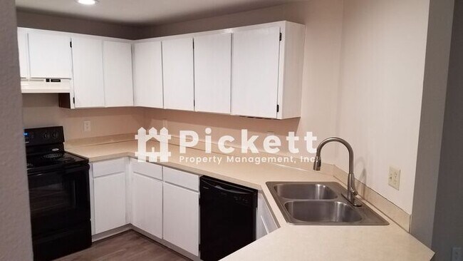 Building Photo - 2 Bedroom Duplex in Central Kitsap