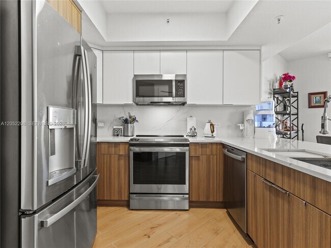 Building Photo - 2301 SW 27th Ave