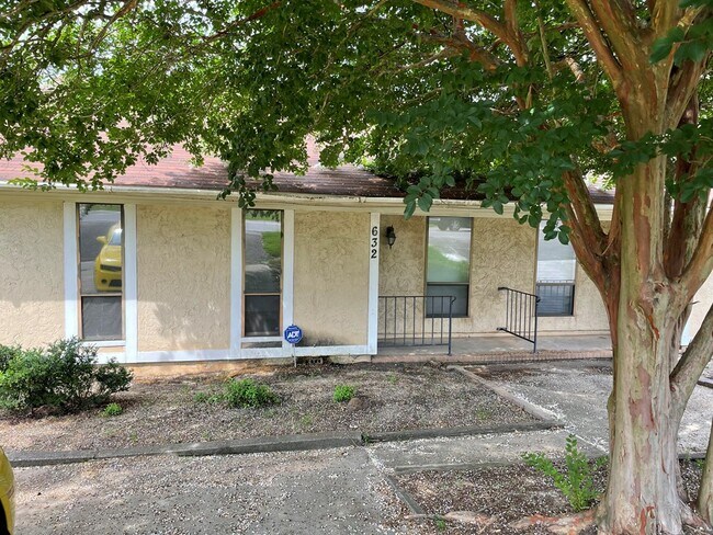 Building Photo - 632 Howlandville Rd