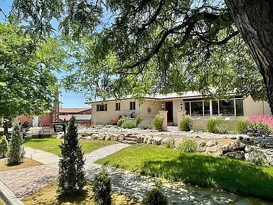 Building Photo - "Spacious 6-Bed Oasis in American Fork wit...