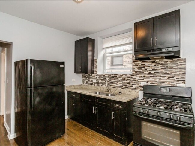 Foto del edificio - Spacious 3-Bedroom Gem in East Chatham: Ce...