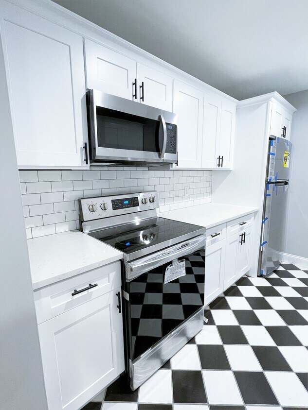 Primary Photo - 10 Weston Ave