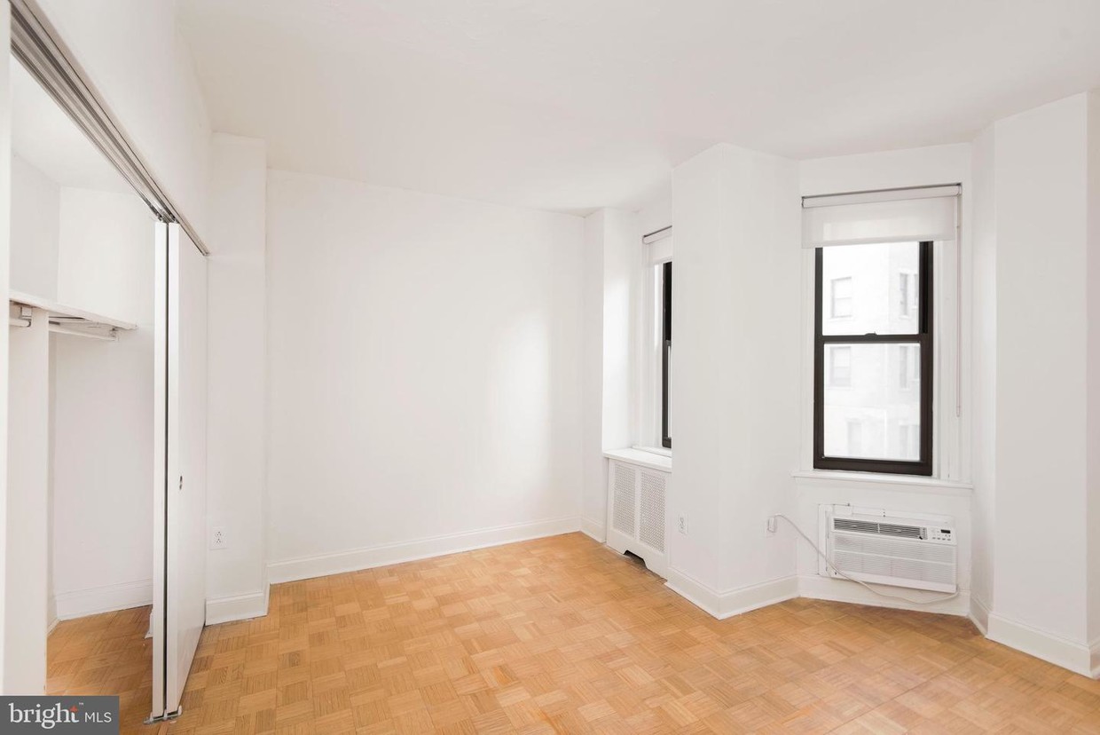 Primary Photo - 1218 Walnut St