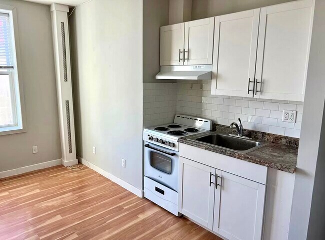 Foto del edificio - 223 E Broadway