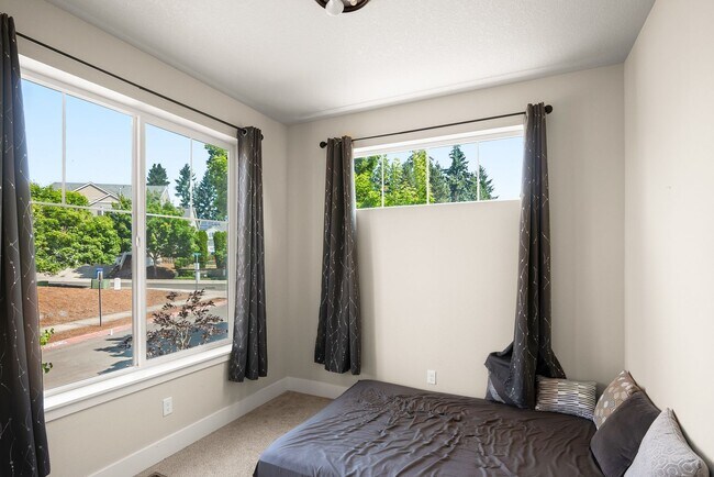 Foto del edificio - Gorgeous 3 BD* 2.5 BA* Corner Lot Single F...