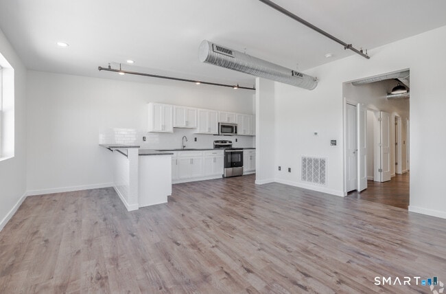 Building Photo - 424 Main St