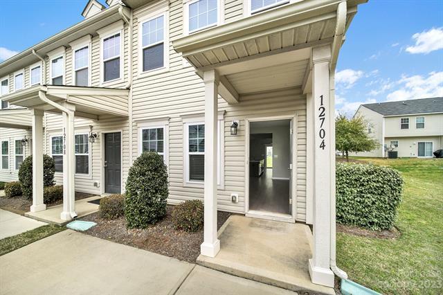 Building Photo - 12704 Persimmon Tree Dr