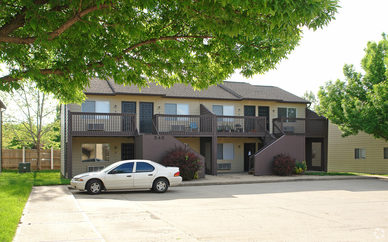 Primary Photo - Graystone Apartments