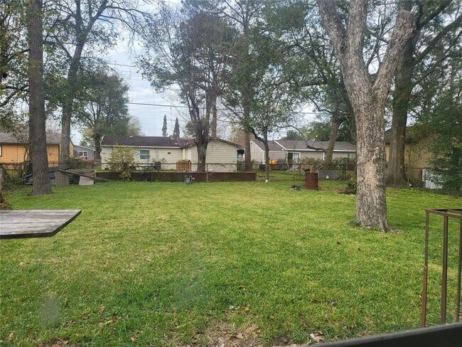 Foto del edificio - 4827 Bethany Ln