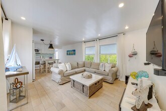 Building Photo - 398 Burton Dr