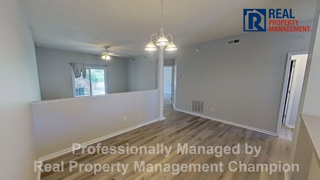 Building Photo - Ground Level Condo with Community Pool