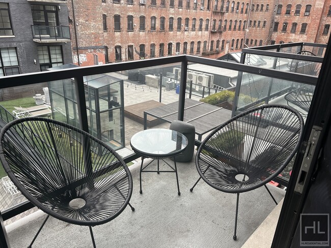 Foto del edificio - Rent Stabilized Luxury 1BR/1BA