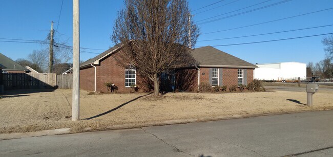 Foto del edificio - 2355 Camden Cove W