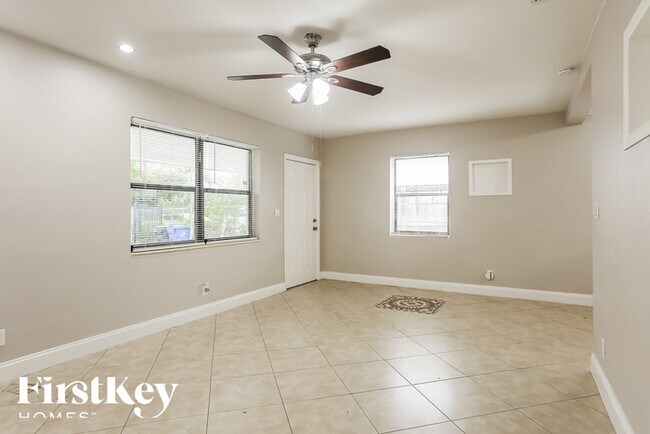 Foto del edificio - 1204 NW 3rd Ave