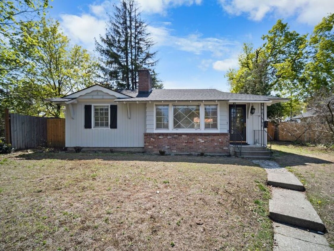 Primary Photo - 203 W Cleveland Ave