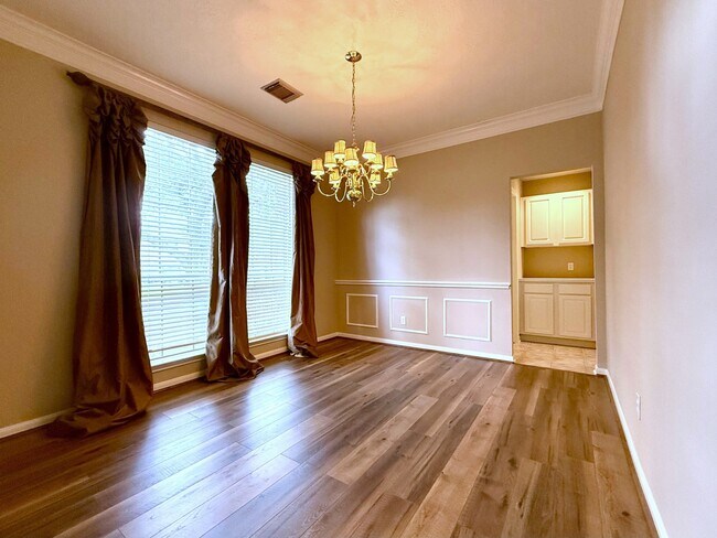 Building Photo - 8510 Green Ash Dr